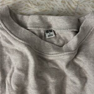 Uniqlo Light Gray Crewneck Top